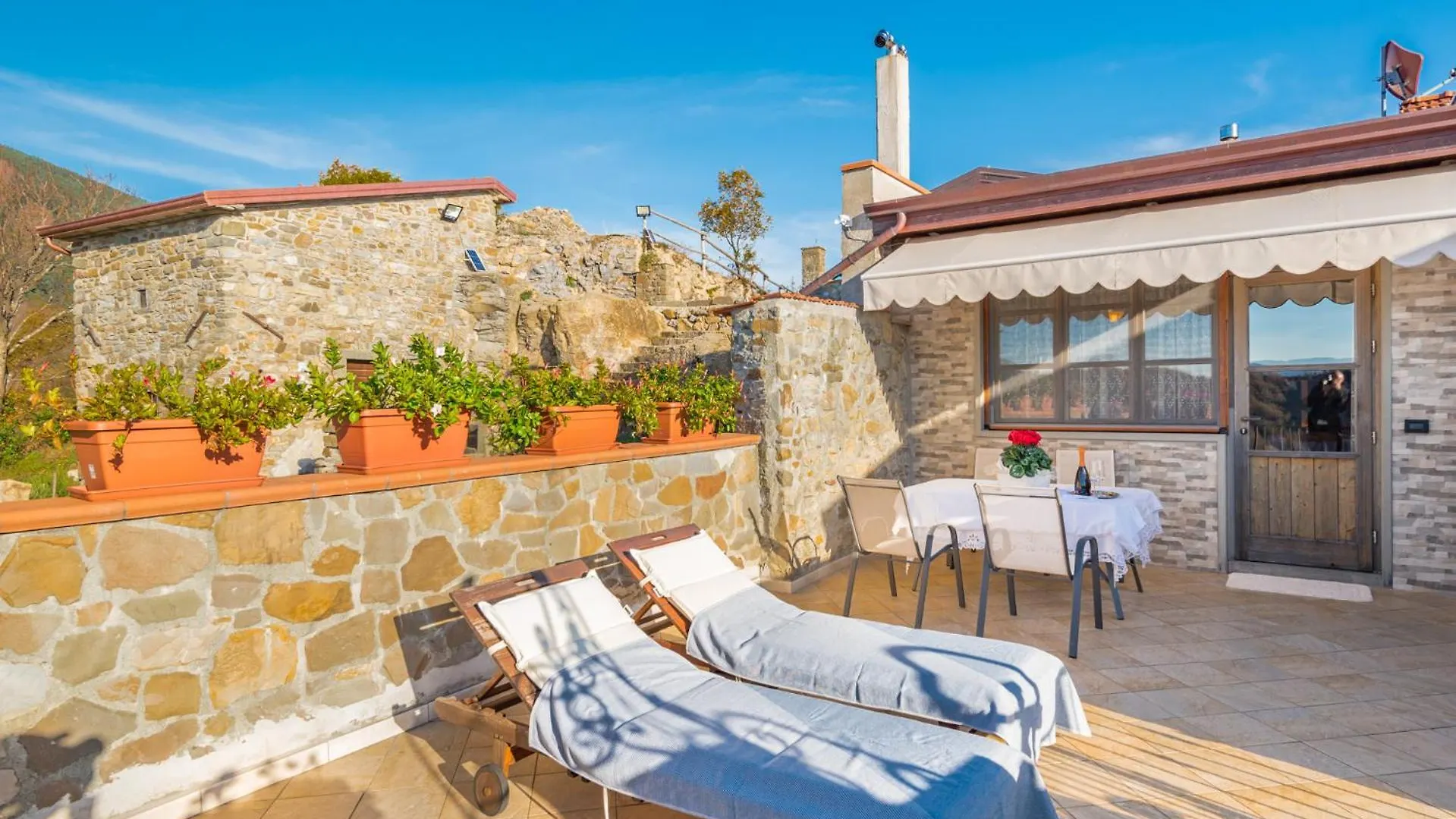 Vivi Luxury Country House Comano  Italy