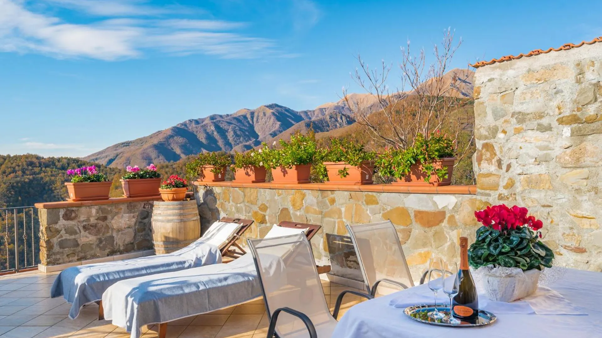 Vivi Luxury Country House Comano  Holiday home