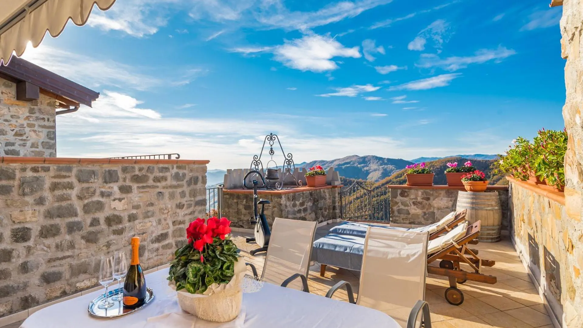 Vivi Luxury Country House Comano  Comano (Tuscany)