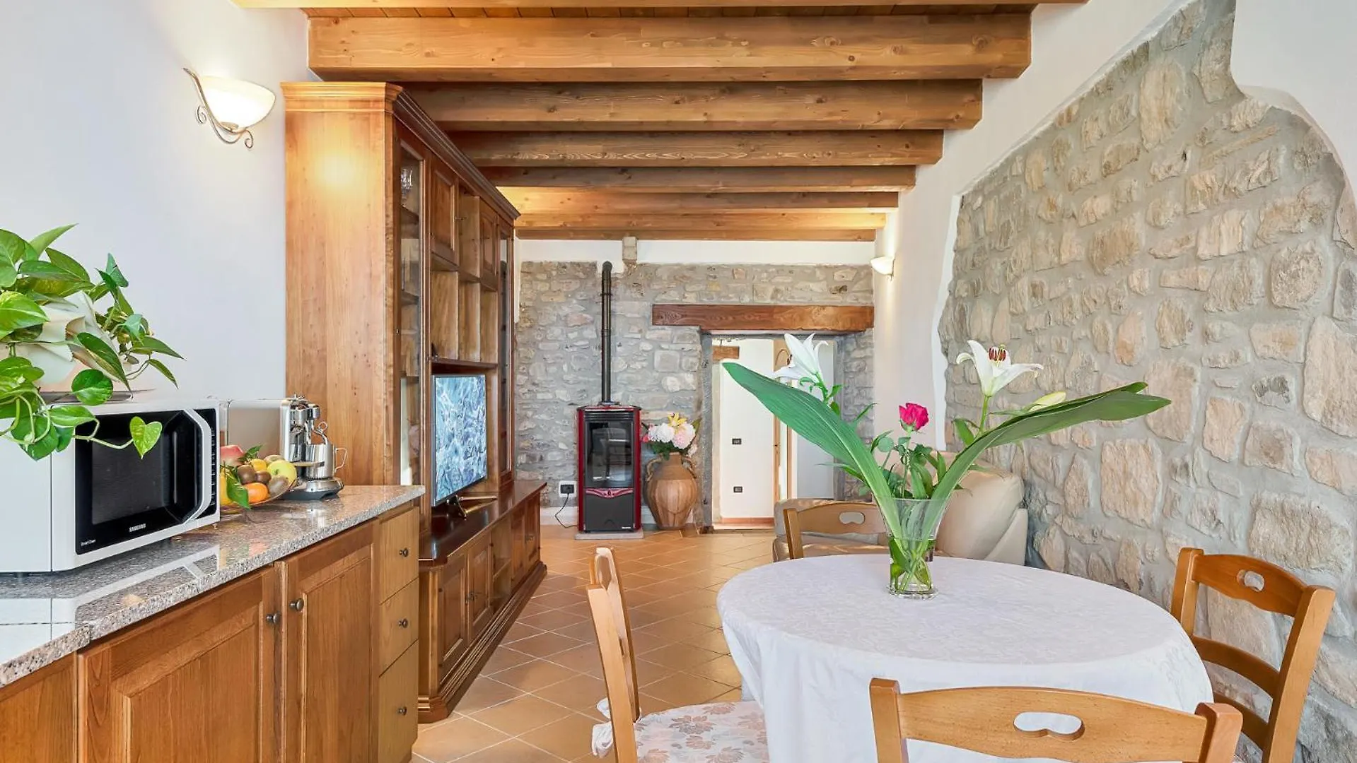 Vivi Luxury Country House Comano  Italy