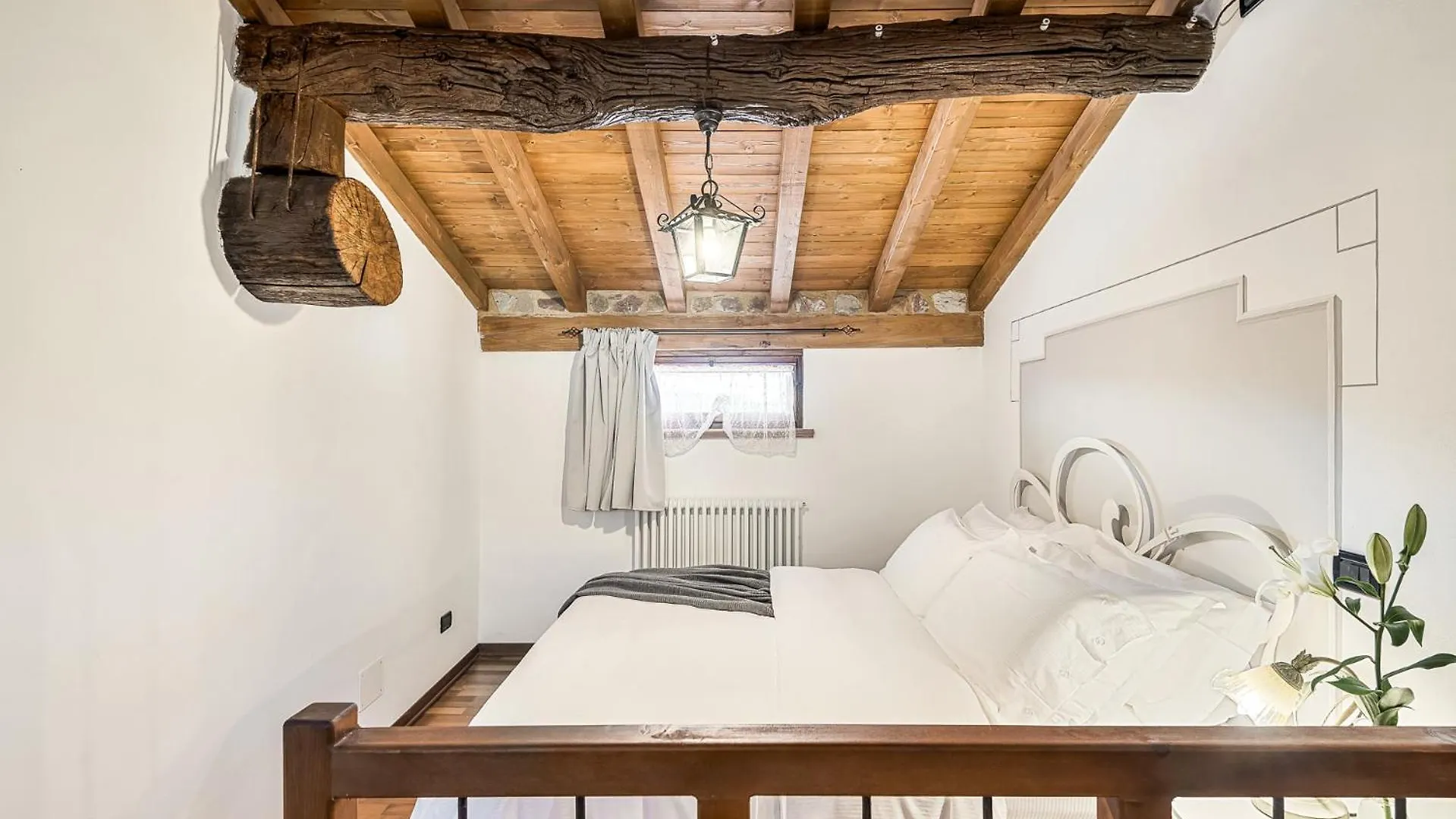 Vivi Luxury Country House Comano  Comano (Tuscany)