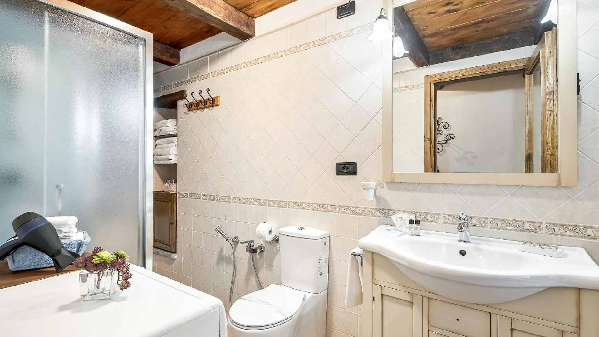 Vivi Luxury Country House Comano  Comano (Tuscany)