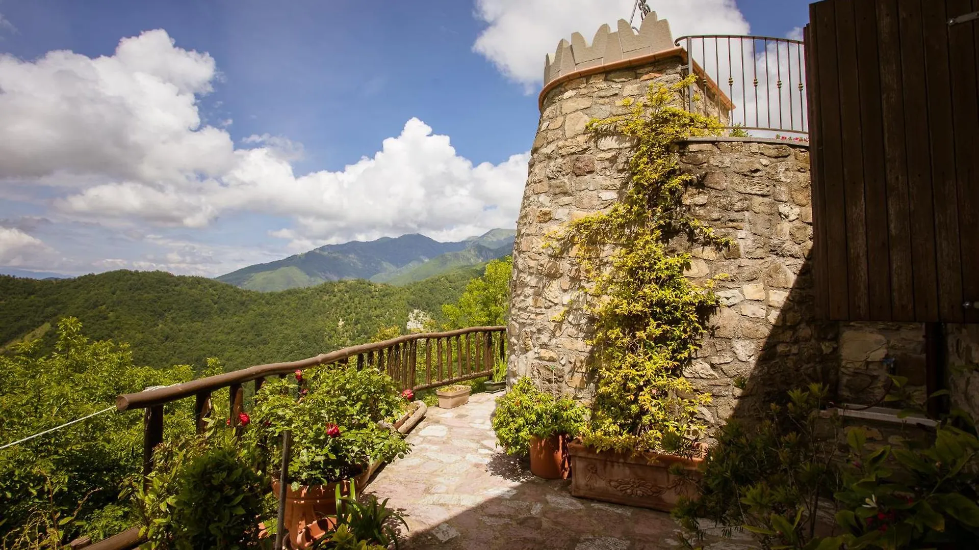 Vivi Luxury Country House Comano  إيطاليا